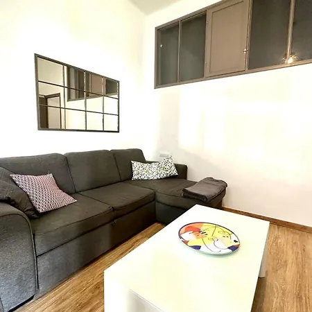 Lägenhet Spacious Cocoon Close To The