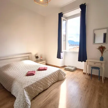Spacious Cocoon Close To The Apartament
