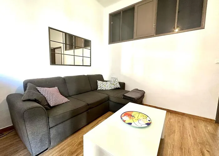 Apartament Spacious Cocoon Close To The