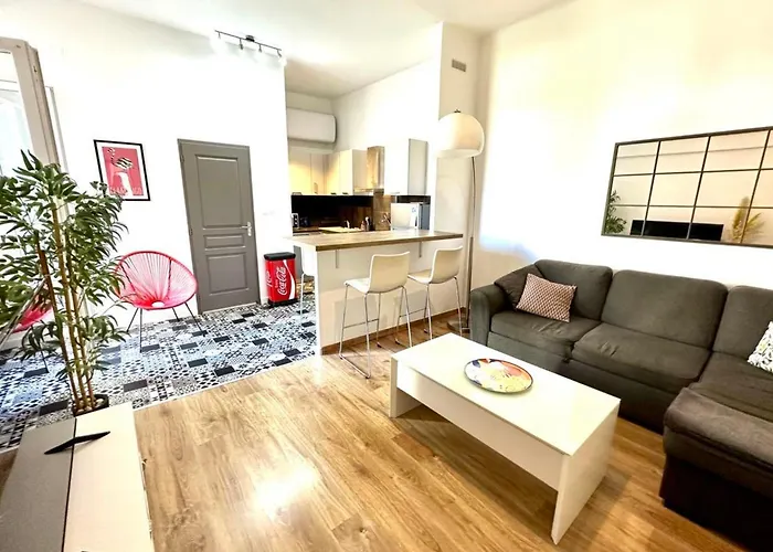 Spacious Cocoon Close To The Apartment *