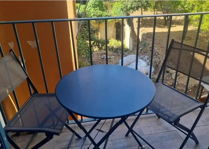 Spacious Cocoon Close To The *